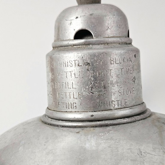Image 1 of Antica teiera in alluminio: un'ottima decorazione per la cucina di una casa di campagna. Prodotta in Inghilterra.