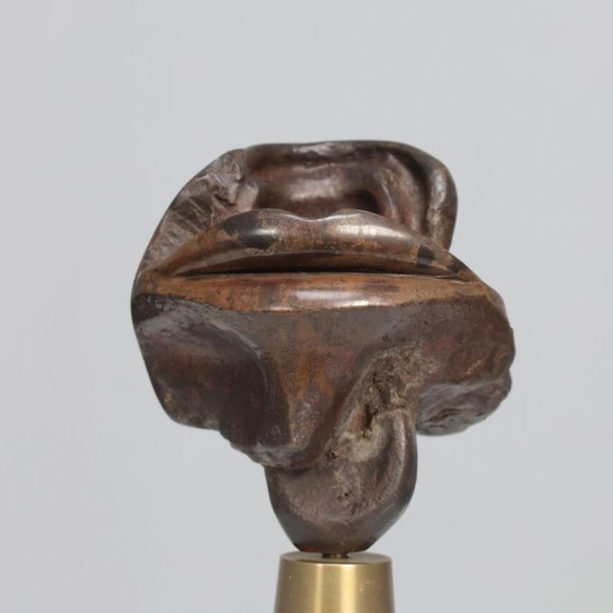 Image 1 of Mia Moreaux. Escultura de bronce «Labios» con base de latón, Bélgica, década de 1990