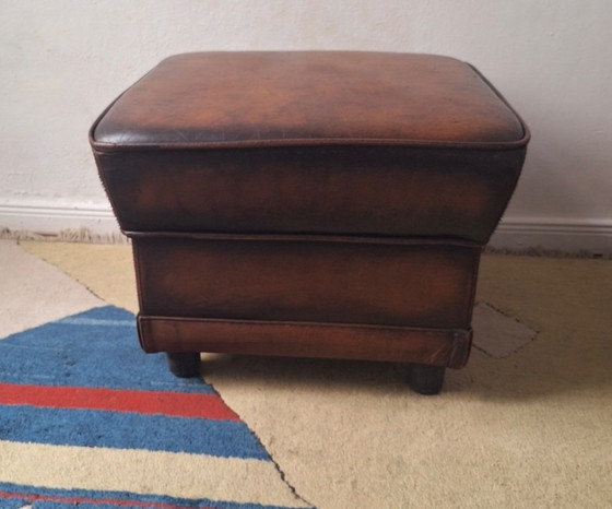 Pouf/ottoman vintage en cuir marron châtaigne – Poufs & repose-pieds, Leather (photo 2 of 11)