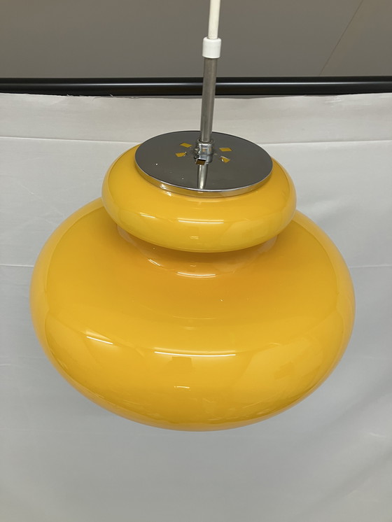 Image 1 of Lampada a sospensione vintage in vetro opalino giallo di Glashutte Limburg