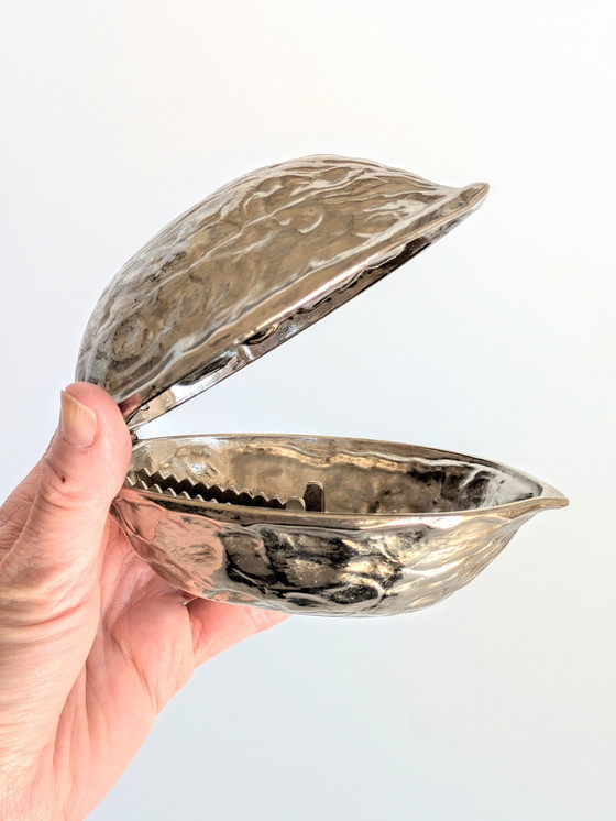 Image 1 of Casse-noix vintage en noyer plaqué argent