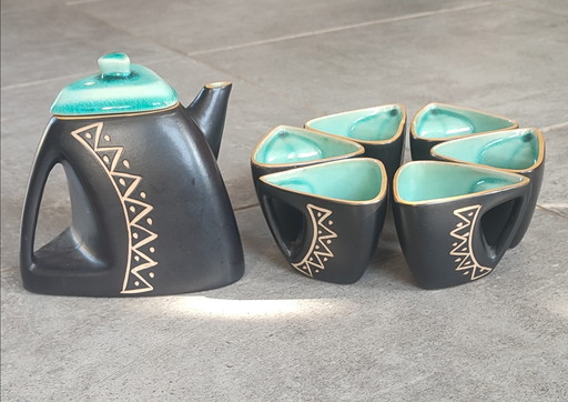 Servizio da caffè triangolare in ceramica, design anni '50



