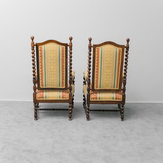 Image 1 of PAAR ANTIKE SESSEL AUS HOLZ UND STOFF MIT ARMLEHNEN – KLASSISCHER STIL