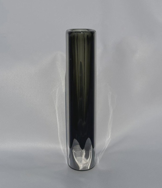 Vaso in cristallo grigio fumé di Nils Landberg per Orrefors, anni '60, Vasi, Scandinavian (foto 3 di 14)