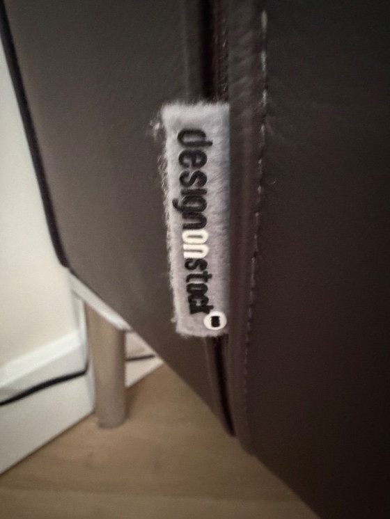 Image 1 of Design on Stock Heelz loungebank