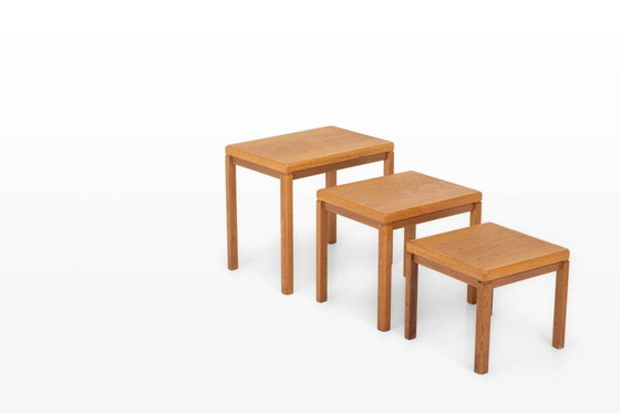 Vintage oak nesting tables by Van Den Berghe Pauvers, 1970s, set of 3 – Side tables, Wood, Mid Century Modern (photo 4 of 10)