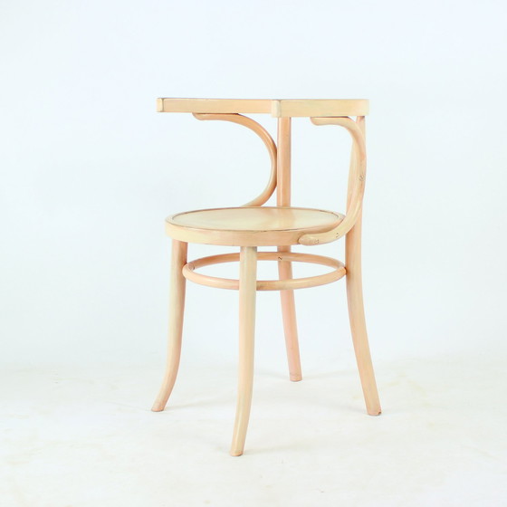 Image 1 of Michael Thonet No. 24 Bentwood Chair By Ton In Pink, Czechoslovakia 1950s