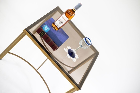 Image 1 of Table basse élégante avec plateau en verre fumé