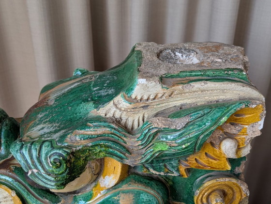 Image 1 of Ein Paar mit Sancai-Glasur verzierte „Drachen-Chiwen“-Dachornamente – Ming-Dynastie