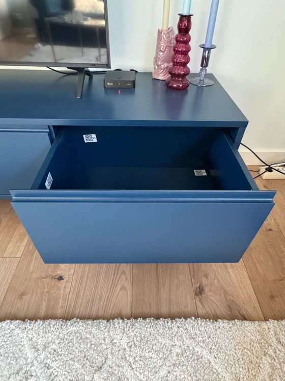 Image 1 of buffet bleu foncé