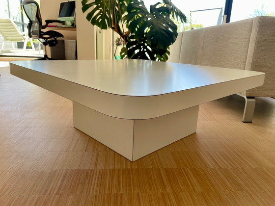 Image 1 of Beautiful white coffee table