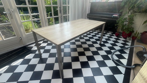 Esstisch im Arco-Design. Gestell aus rostfreiem Stahl. 180x90.