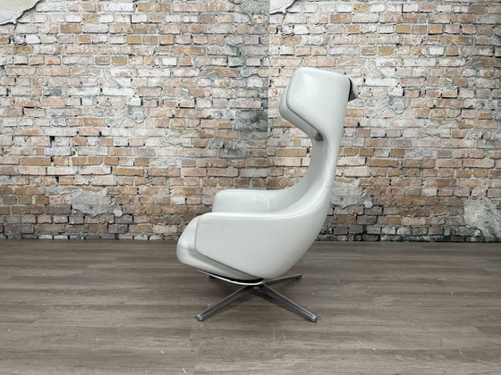 Image 1 of Vitra Grand Repos