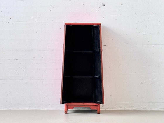 Smal Chinese Bruidskast in Rood – Vintage Lakmeubel – Opbergkast, Wood (photo 2 of 15)