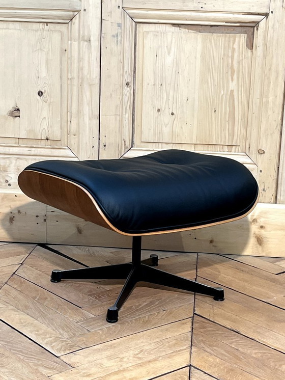 Image 1 of Sillón y otomana Charles y Ray EAMES Edición VITRA