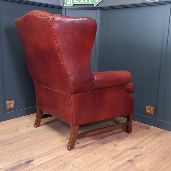 Image 1 of Grande poltrona inglese con ala a sbalzo rivestita in pelle di pecora