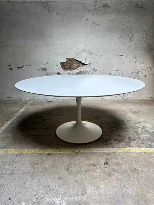 Beautiful Saarinen table by Knoll – 152 cm