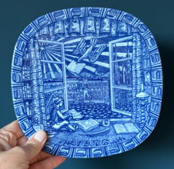 Image 1 of Rörstrand Julen set of 8 Gunnar Nylund plates