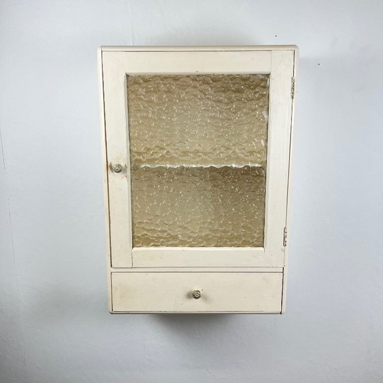 Image 1 of Antieke crèmekleurige medicijnkast, 20e eeuw