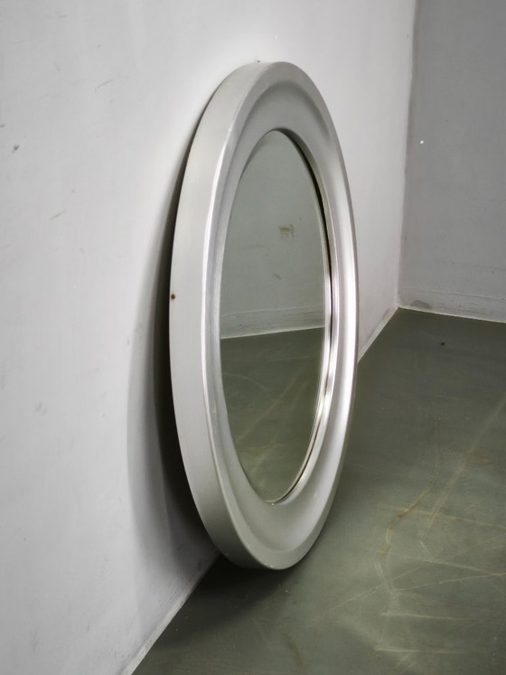 Specchio da Parete Rotondo Italiano Space Age Anni '70 con Cornice Argentata – Plastic (photo 2 of 9)