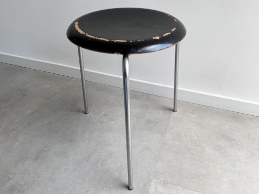 1x Taburete "Dot" de mediados de siglo, 1968, de Arne Jacobsen para Fritz Hansen #2 – krukjes, Metal, Wood (photo 2 of 10)