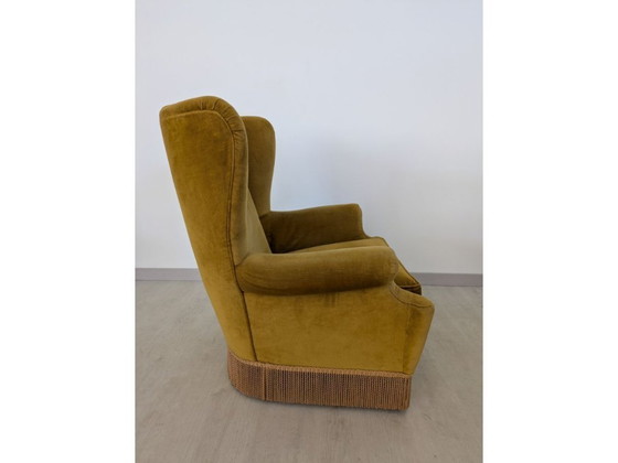 Image 1 of Paire de fauteuils à franges en velours ocre (années 1960)