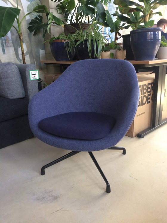 Image 1 of Poltrona girevole lounge HAY AAL81 blu, set da 2