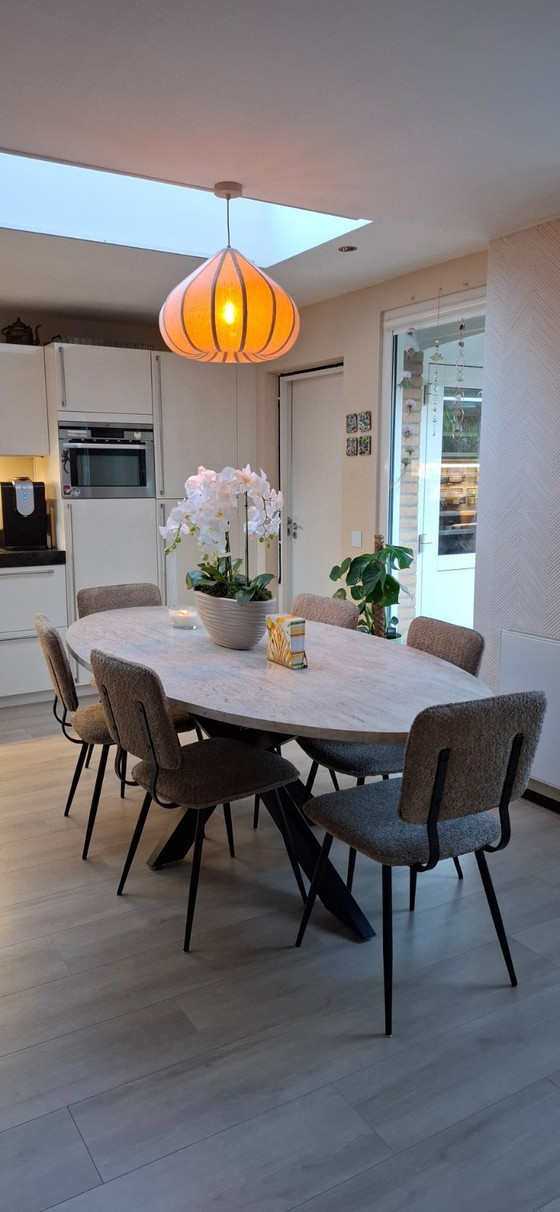 Image 1 of Mesa de comedor ovalada de travertino