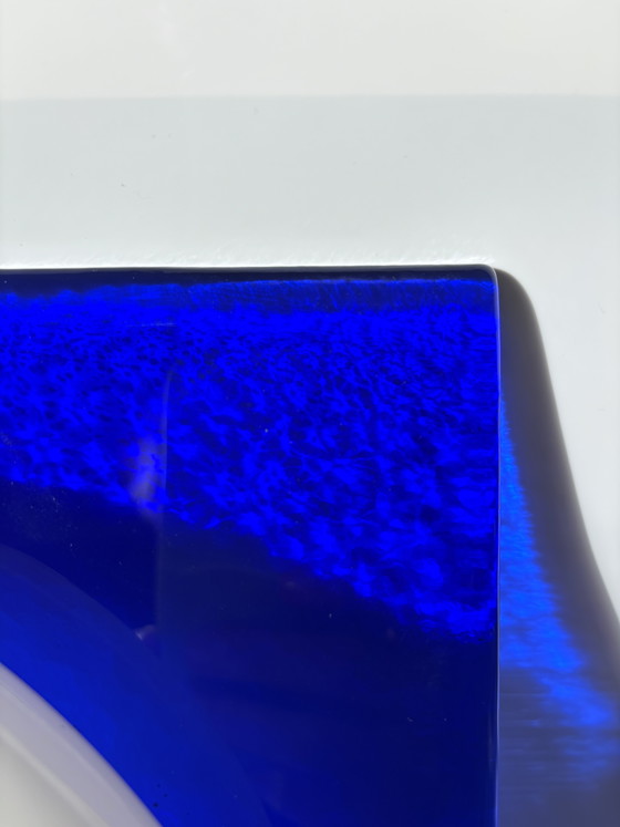 Image 1 of Paire de plafonniers en verre postmodernes, bleu cobalt et blanc opale – années 1980