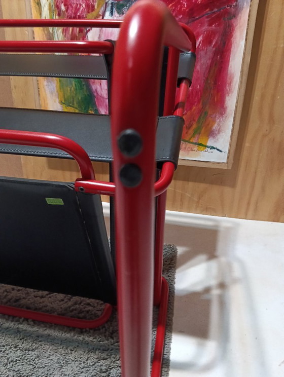 Image 1 of Bolso Knoll Wassily B3 rojo mate, nuevo-usado, en piel negra, de Marcel Breuer.
