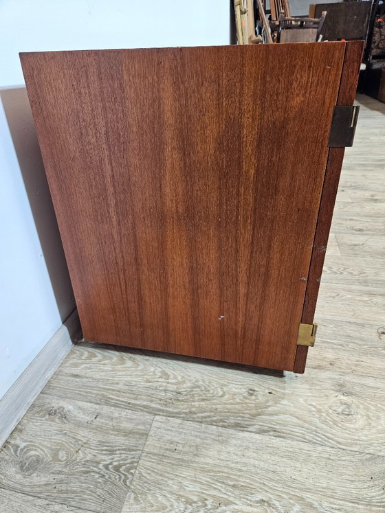 Image 1 of Icono del diseño, cómoda de teca, estilo moderno de mediados de siglo, década de 1960.