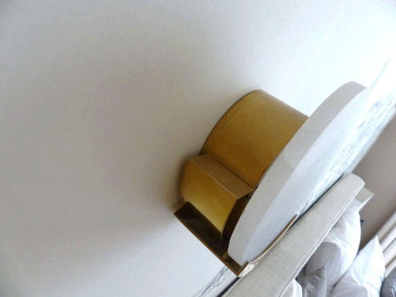 Image 1 of Zwei Wandleuchten des Modells „Melange“ aus Messing und Naturalabaster von VISUAL COMFORT, entworfen von Kelly Wearstler