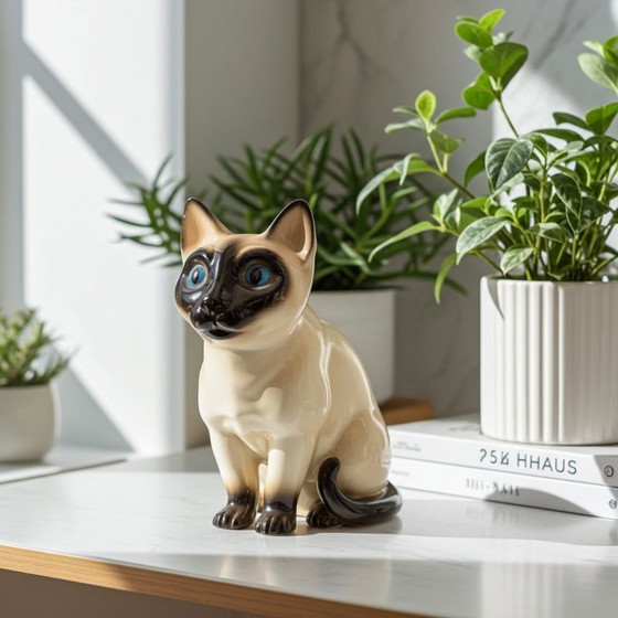 Image 1 of Figurine vintage de chat siamois « Vaga » aux yeux bleus