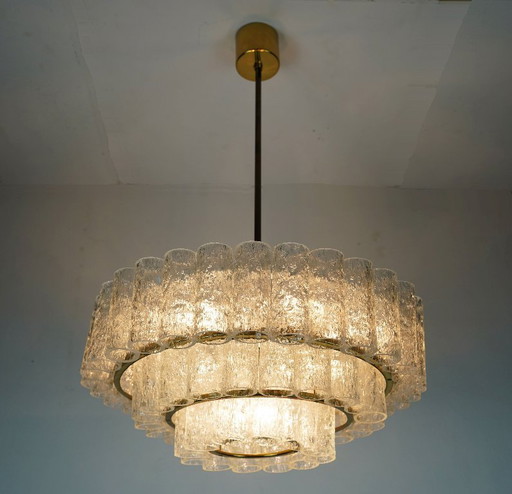 Lustre vintage Doria en verre de glace à 3 niveaux des années 1960 avec 63 tubes de verre
