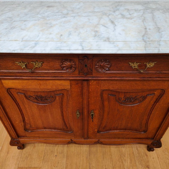 Image 1 of Commode ancienne de salle de bain avec plateau en marbre