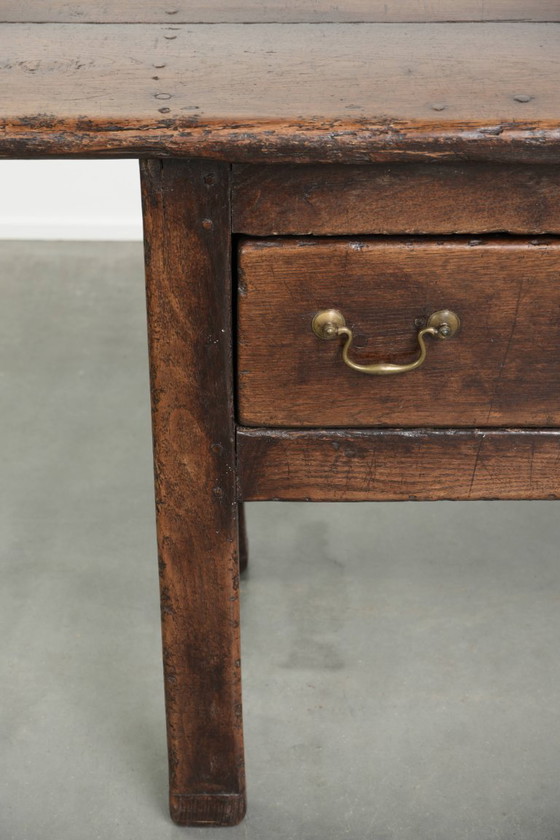 Image 1 of Robusta credenza antica in stile inglese del XIX secolo, con un bellissimo aspetto rustico e una splendida patina.