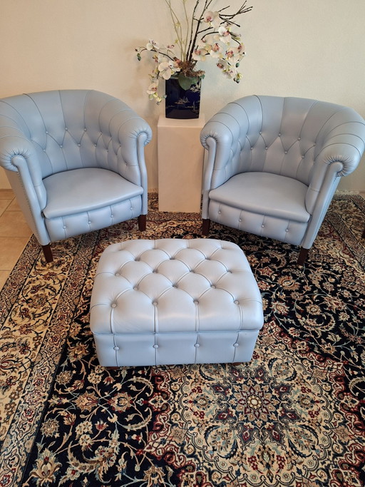 Poltrona Frau: 2 Sessel und 1 Hocker
