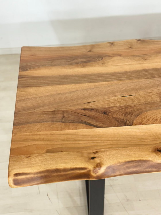 Image 1 of Eettafel van massief walnotenhout / Tafel / Eetkamertafel / Vergadertafel / Woonkamertafel / 198 cm breed