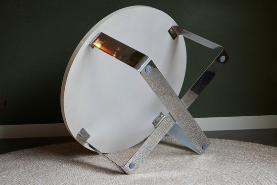 Image 1 of Table basse futuriste - structure en acier inoxydable