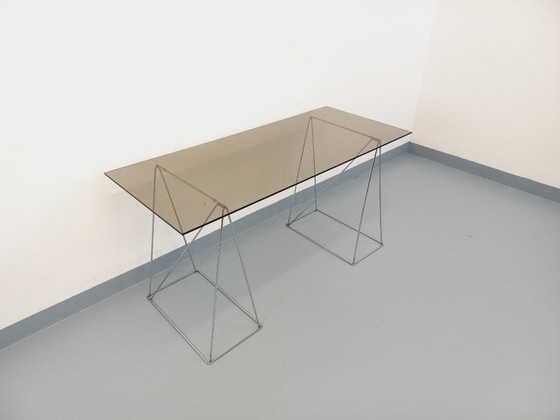 Image 1 of Vintage bureau uit de jaren 70 van gerookt glas en verchroomd metaal.