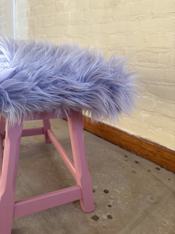 Image 1 of Vintage voetenbankje / kruk met fluffy bekleding - funky paars/roze