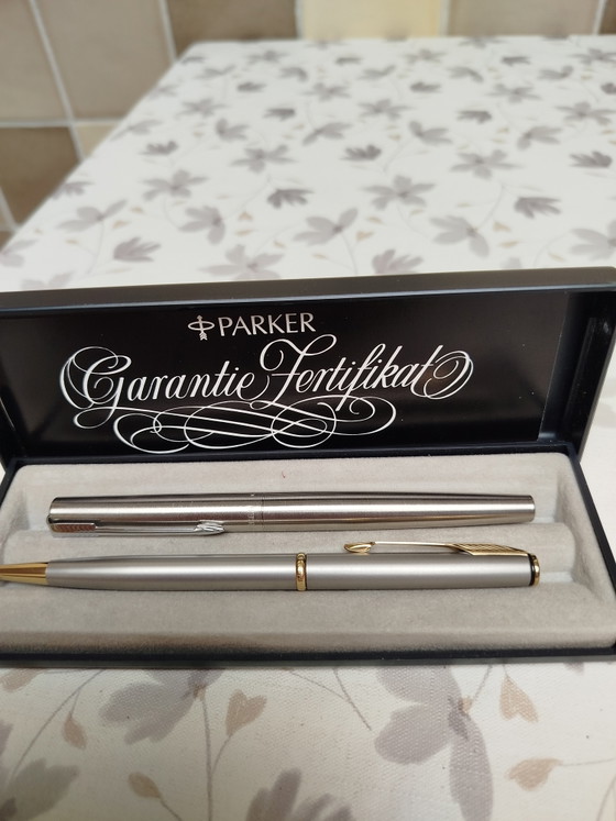 Image 1 of Set Parker