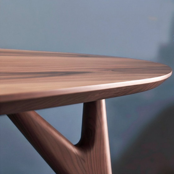 Image 1 of GREYGE TED Esstisch aus Walnussholz, 240 cm – Handgefertigter Designertisch aus massivem italienischem Walnussholz