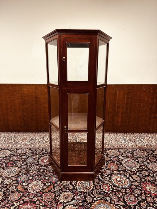 Vitrine hexagonale antique en acajou avec verre taillé