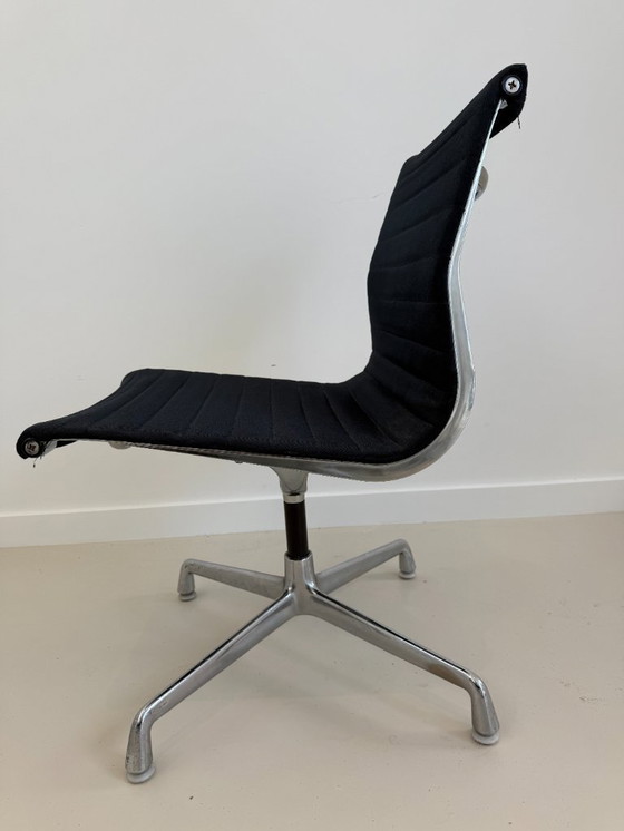 Image 1 of Herman Miller EA105 Bijzetstoel - Zwart Hopsak / Chroom - Origineel USA Vintage (Niet Vitra)