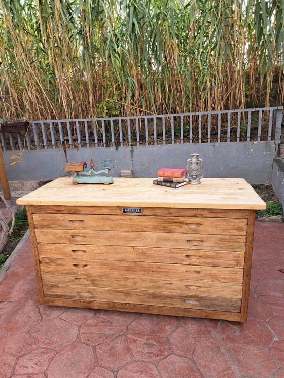 Image 1 of Gerestaureerd kantoormeubilair uit de jaren 50.