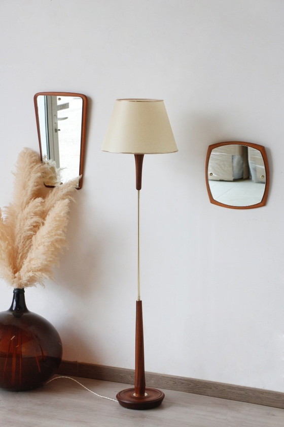 Image 1 of Vloerlamp van teak en messing uit de jaren 60 - Vintage verlichting