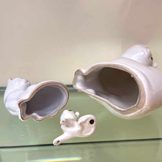 Image 1 of Set di 3 statuette vintage di gatti in ceramica bianca con occhi verdi.