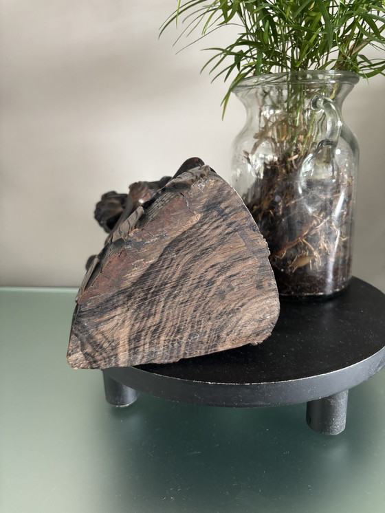 Image 1 of Statue en bois sculptée à la main d'un pêcheur.