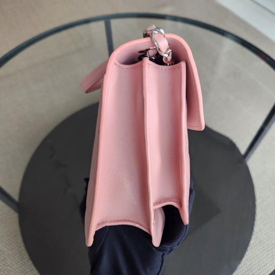 Image 1 of Borsa Chanel CC Box Flap - Pelle di vitello trapuntata rosa con finiture argentate, serie 24